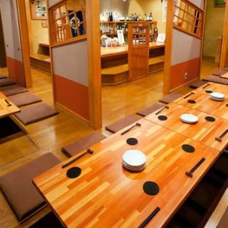 ＜34名様＞店内奥の個室空間を貸切でお過ごしください☆広々とした空間で、大人数での宴会にはもってこいのお席となっております！ご予約はお早めに！※お席は一列ではなくL字型になります。