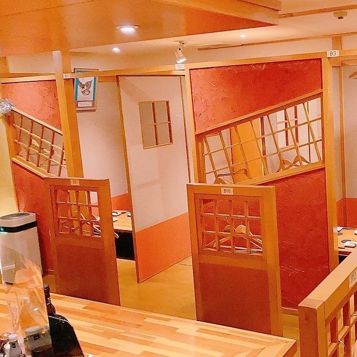 木の温もり溢れる落ち着いた寛ぎの半個室＆プライベート空間♪