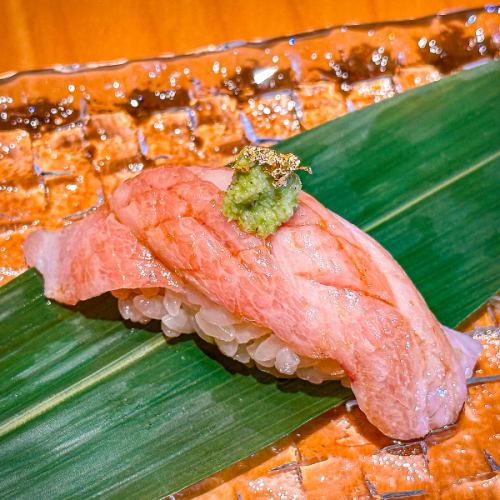 【おすすめの旬な鮨（寿司）ネタ◎一貫からご注文いただけます。】