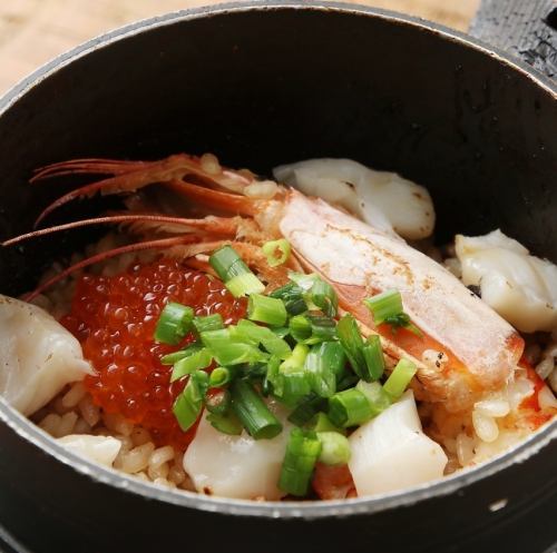 エビと貝柱の釜飯