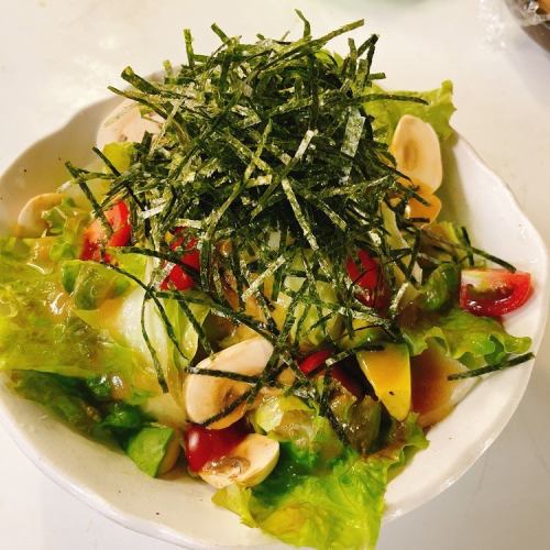 Japanese-style salad with plenty of lettuce and seaweed