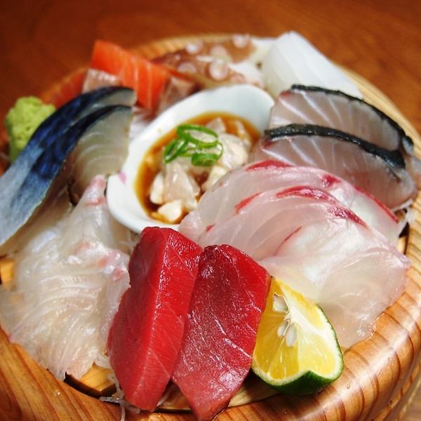 If you want to enjoy our specialty fish dishes, this is the place for you! They go great with alcohol! You can choose the size! Sashimi platter starting from 2,580 yen (tax included)!