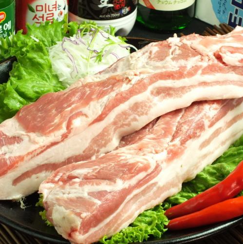 A set of classic Korean food "Samgyeopsal" is also available!