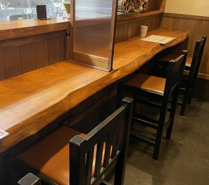 Counter seats are set up as a countermeasure to prevent infection.We also have a partition, so you can use it with confidence.