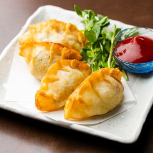 火腿和马苏里拉饺子