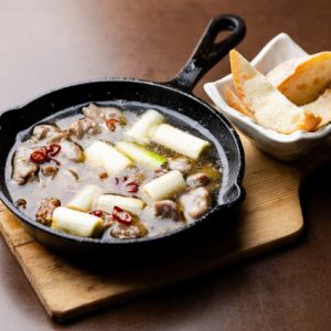 砂肝とねぎのアヒージョ