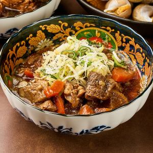 富山ブラック風牛すじ煮込み