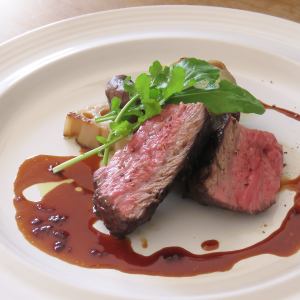 ■黒毛和牛イチボ肉のロースト　西洋ワサビのソース