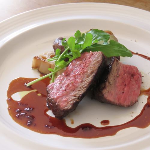 ■黒毛和牛イチボ肉のロースト　西洋ワサビのソース