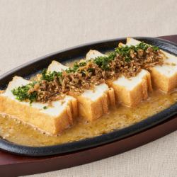 揚げ豆腐のちりめん山椒掛け