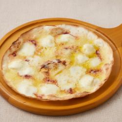 酒盗とチーズのおつまみピザ