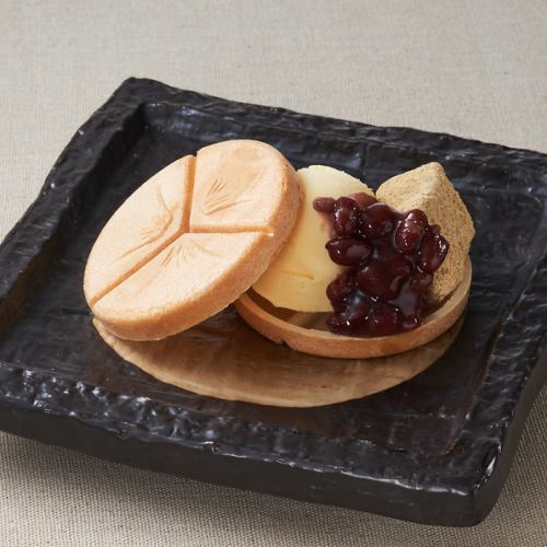 わらび餅入りアイスもなか