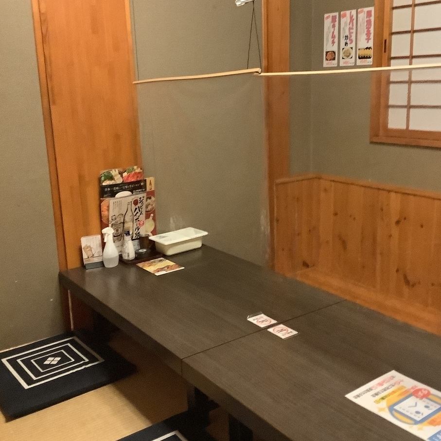 レトロな雰囲気が漂う店内は、小人数の飲み会にもぴったりです◎