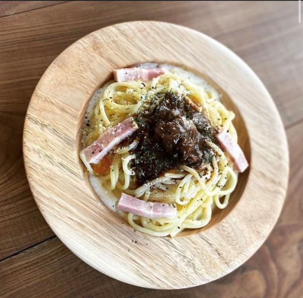 牛タンシチューのカルボナーラ―