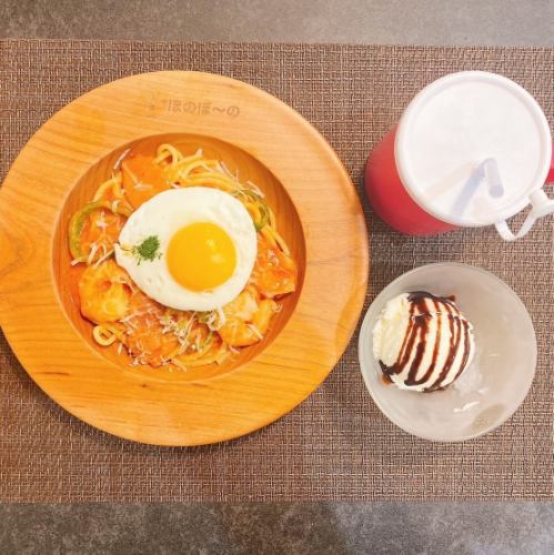 ≪パスタ≫ナポリタン(エビ・ベーコン・ピーマン・目玉焼き)