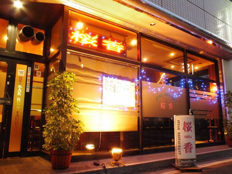 At night, it is lit up and the mood is outstanding.(Lunch is also available on holidays)