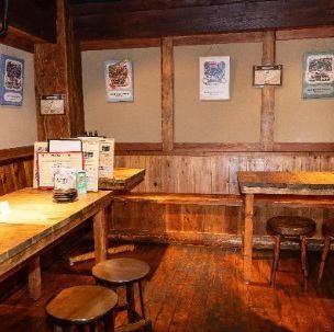 Our tables are the ideal place to relax and unwind from the hectic pace of everyday life.The atmosphere of an old house and the warmth of wood will provide you with a comfortable time.The food is made with fresh, local ingredients and the beer is sourced directly from local breweries.Enjoy a relaxing time while listening to live music or watching sports.