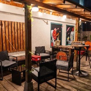 We have comfortable terrace seating where you can enjoy your meal and drinks while feeling the pleasant breeze outside.It's a comfortable space perfect for enjoying Baird's craft beers and delicious food.The terrace seats can accommodate from 2 to 12 people, making it perfect for parties and other events! If you would like to use the terrace seats, please feel free to contact us.