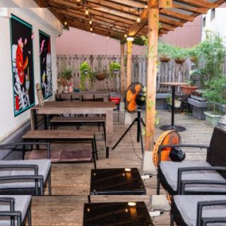 The terrace seating, boasting a pleasant breeze and open feeling, is perfect for private parties.Away from the hustle and bustle of the city, you can enjoy a memorable private time with a fine Baird craft beer.This is the perfect seat for a special occasion.The terrace seats allow you to enjoy the beauty of nature and spend a relaxing time.