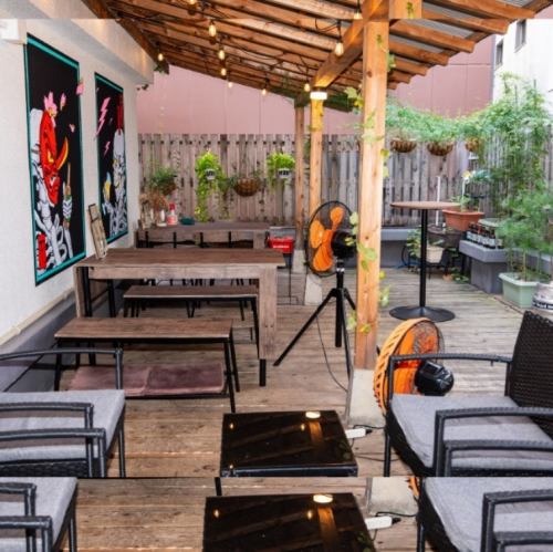 We offer specially designed terrace seating with an outstanding sense of openness!