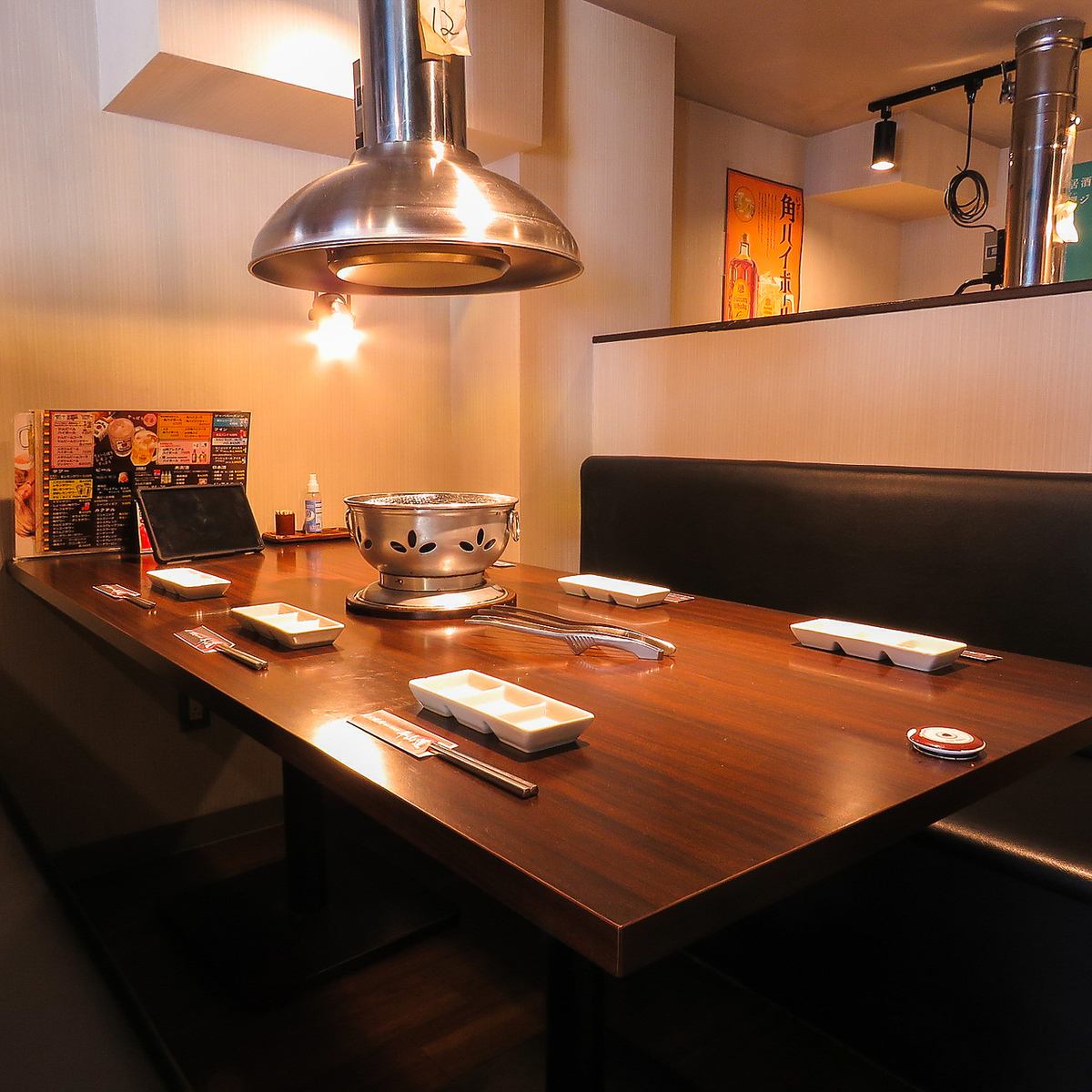 Relax on the sofa and enjoy all-you-can-eat authentic charcoal grilled yakiniku! 90 minutes, 35 dishes, from 1,980 yen ◎