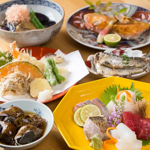 【季節の味覚】天然お造りや季節の天麩羅盛り合わせなど旬の食材を存分に味わえる贅沢なコースを満喫!