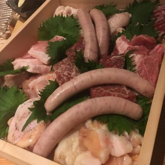 【在炉边享受炭火】肉套餐（含房费）9,000日元（含税）~