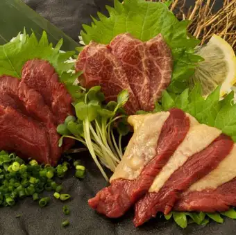 三种马肉刺身拼盘