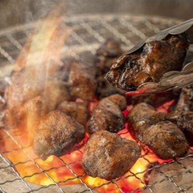 超值！萨摩烤鸡套餐：烤本地鸡等7种鸡肉料理，2小时无限畅饮，3500日元