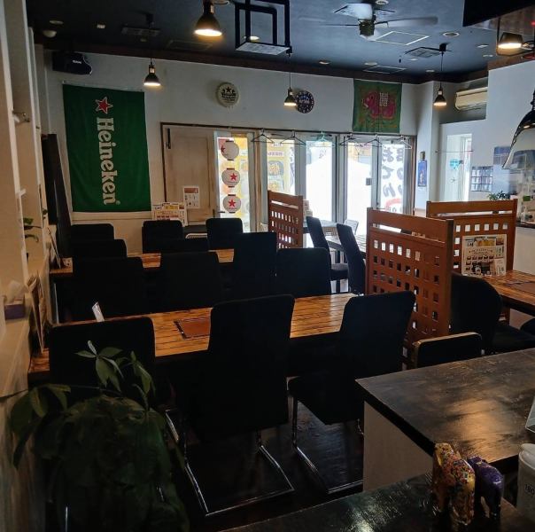 店内は、最小人数15名～最大22名様までの貸切も承っております。周囲を気にすることなく、仲間内だけでプライベートな宴会を楽しめるのが嬉しいポイントです。会社の歓送迎会や打ち上げ、クラス会、イベントなど、特別な日のお集まりにぜひご活用ください。ご利用の際は、事前に店舗までお電話にてご相談ください！