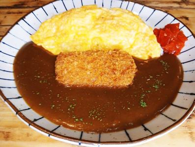 オムレツとカニクリームコロッケカレー