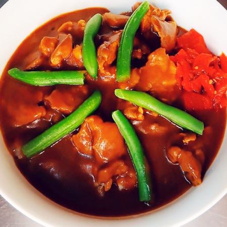 お肉たっぷり、まかないラムカレー丼