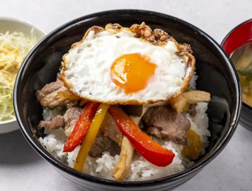 ラムロコモコ丼