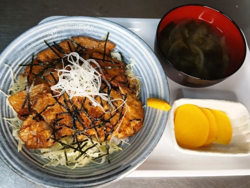 Grilled pork steak rice bowl (with pickles and miso soup)