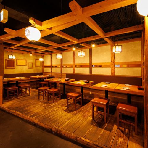 少人数から大人数まで対応可能な居酒屋空間