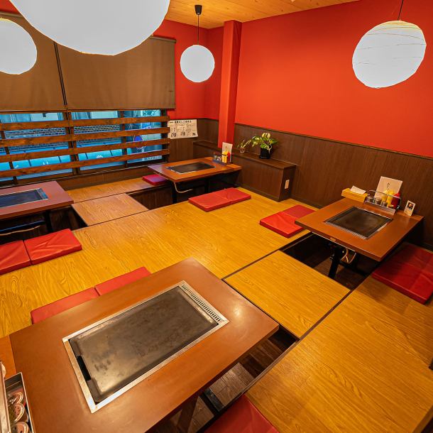The 2nd floor has a sunken kotatsu and is a spacious space with a Japanese style.You can take off your shoes and relax, so it's perfect for drinking parties, girls' nights, and other banquets.