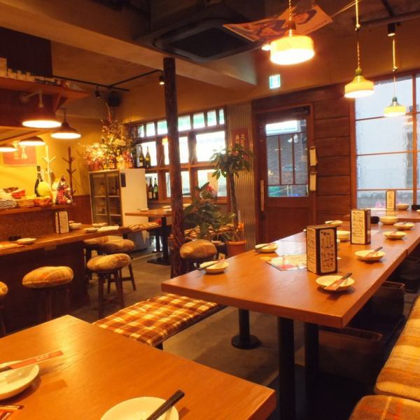Charter is available from 25 people! 4 people table x 6 tables, counter x 3 seats, 2 people seats x 1 table, total seats 29 seats.If you connect the seats, you can have up to 16 people in one line !! We accept large and small banquets.It is a hideaway izakaya that is a 3-minute walk from the east exit of Urawa Station.