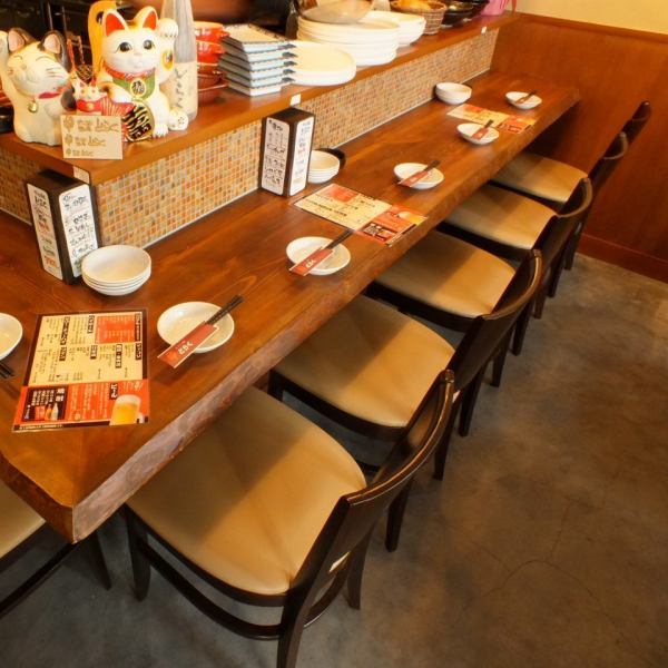 Doraku also has counter seats !! Drink and eat delicious food with friends at a low price !! It is also a shop that makes you want to go for a light drink instead of dinner.