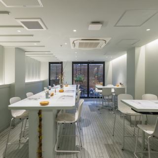 1階奥は庭に面していて開放的。最大20名様で貸し切りOKです