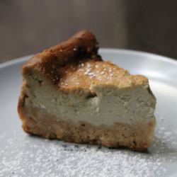 蓝纹芝士蛋糕配自制冰淇淋