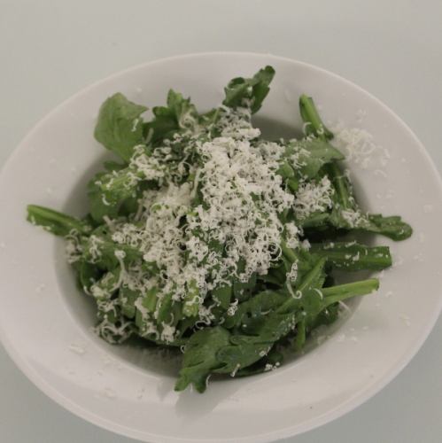 春菊のサラダ グラナパダーノ掛け