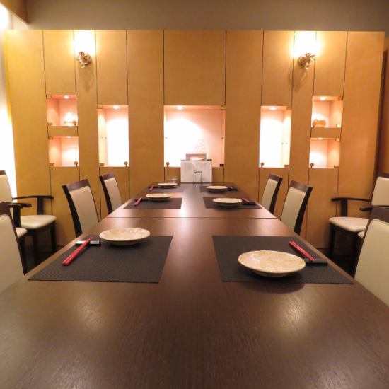1Fは全席テーブル個室。最大10名様までの完全個室席あり。