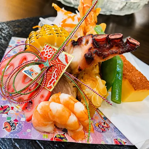When you want to try a variety of things, the hassun platter is the perfect choice!