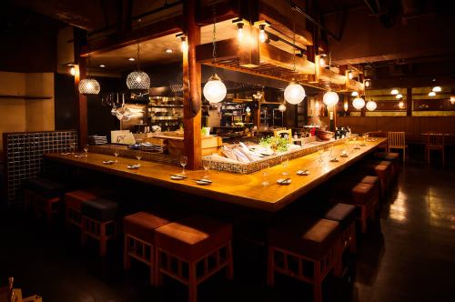 Izakaya in a good location! We have counter seats where you can see the food in front of you! The atmosphere is excellent, so it is ideal for dates, entertainment, lunch parties and girls-only gatherings.