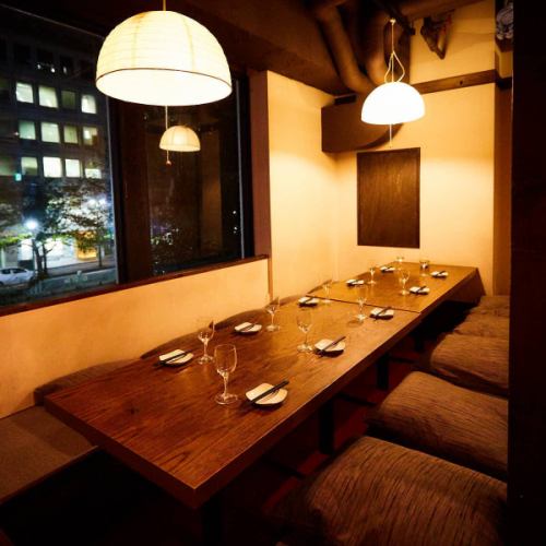 Enjoy a banquet while relaxing in a completely private room!