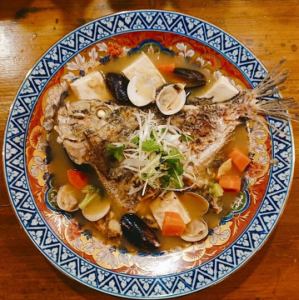 [Big fishing boat Manaitamaru] Fresh whole fish and seafood steamed in sake for two