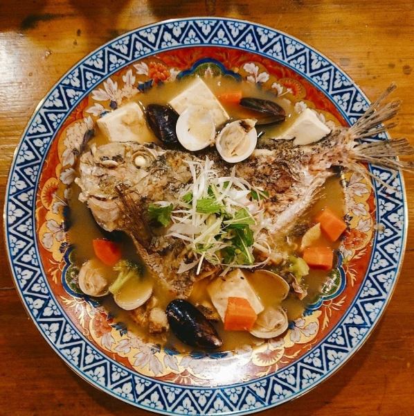 【大漁船まな板丸】鮮魚丸一尾と魚介の日本酒蒸し