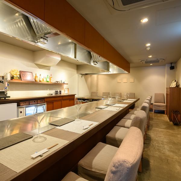 All are available at the counter seats.Feel free to dine for entertainment with friends, family and loved ones.Up to 13 people ◎ Skilled chefs provide the best ingredients with the best cooking methods in front of you.Please spend a luxurious time in the store full of luxury.