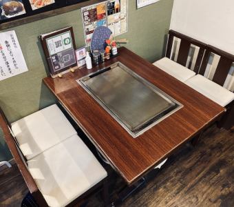 [2-4 people (5 people) x 5 seats] Counter seats, tables, even tatami mat seats can be used for anything.A cozy home for one person or a family.We look forward to your reservation.