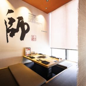 掘りごたつ式だからこそ、リラックスしながら焼肉を満喫。足元ゆったりで疲れにくく、お肉をじっくり味わえる空間です。つい長居したくなる心地よさも魅力。